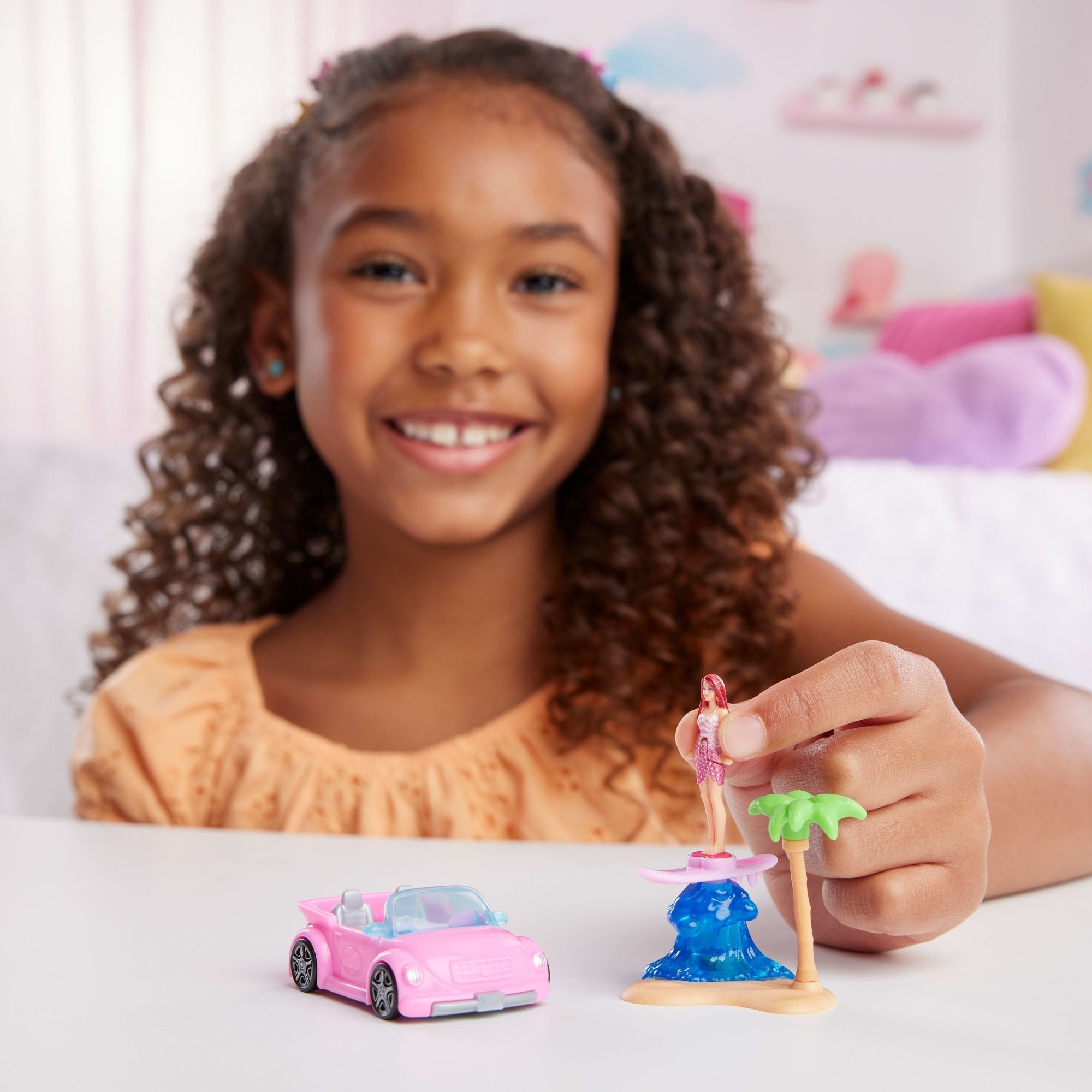 Barbie Mini BarbieLand Veículo para Boneca Conversível Rosa com Mini Boneca