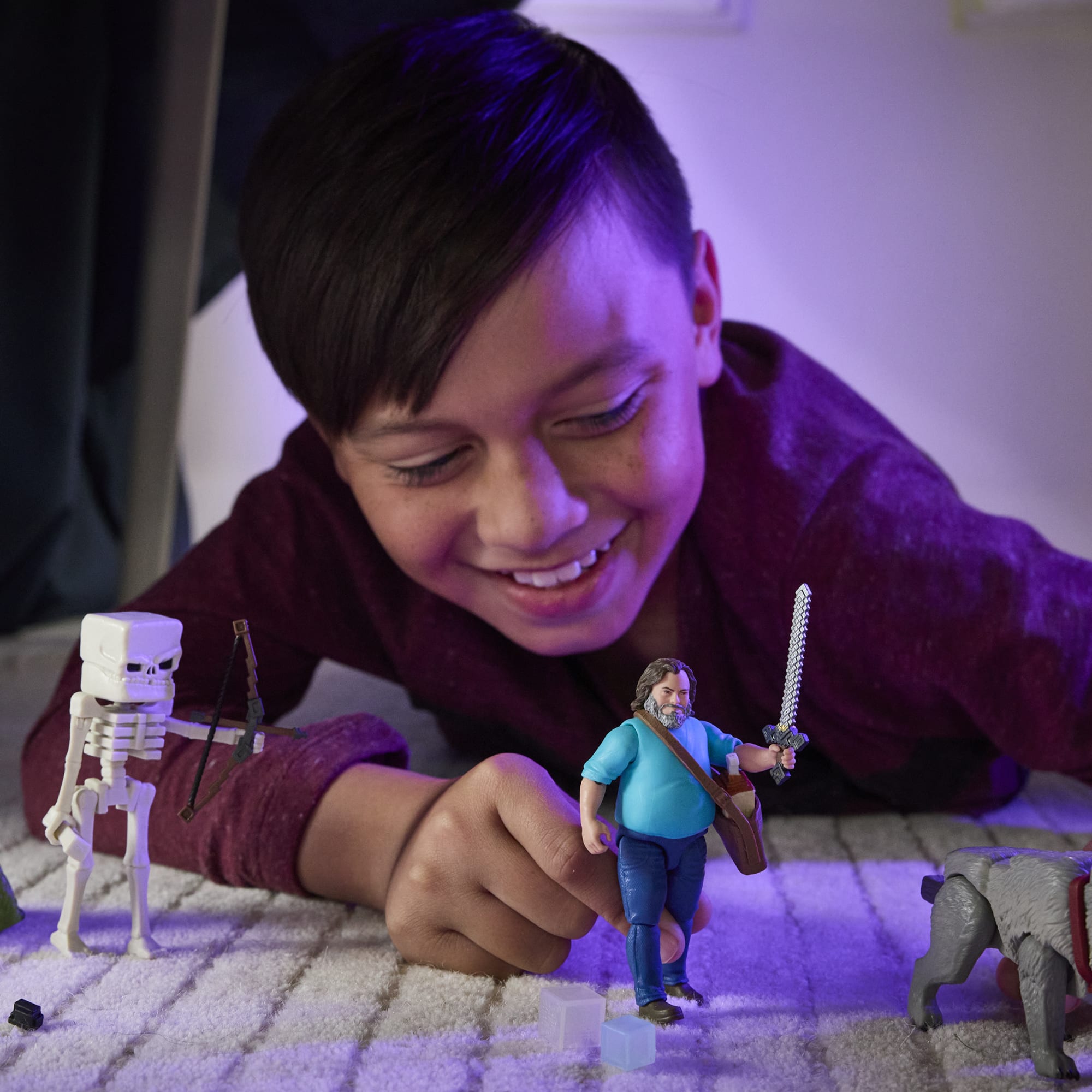 Minecraft Steve Action Figure & Accessories, 4-inch Toy Set inspired By A Minecraft Movie